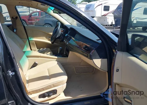 2007 BMW 530I из США, поврежденный, VIN WBANE73517CM55811